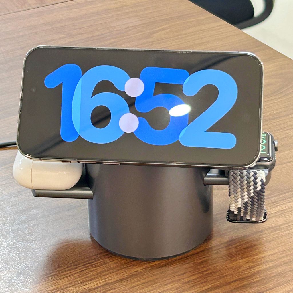MagStation Rotate Qi2